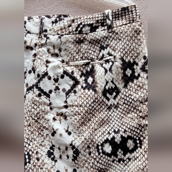 Worthington Women's Snake Print Shorts Size 10 Modern Fit Pre-Owned - Picture 5 of 10